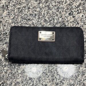 Michael Kors Elegant Black Wallet